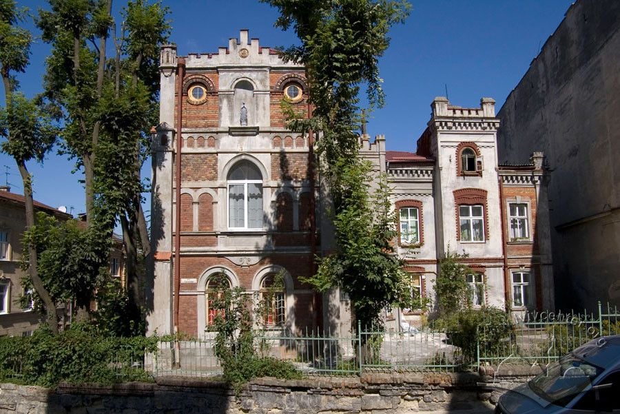 Фасад вілли з вулиці Глібова (фото з сайту Центру міської історії)