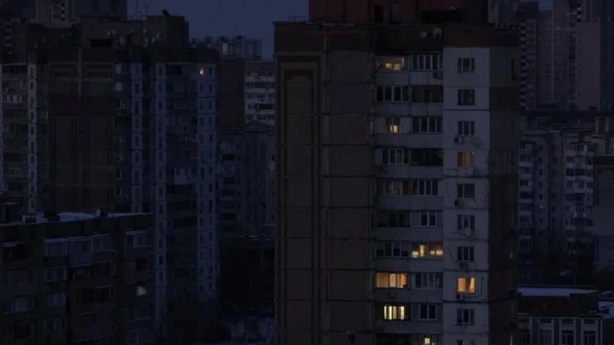 Чернігів майже повністю знеструмлений, росіяни пошкодили важливий енергооб'єкт