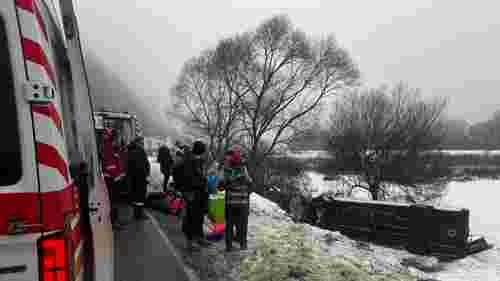 На Закарпатті в ДТП потрапив мікроавтобус з дітьми, які їхали на відпочинок до Карпат
