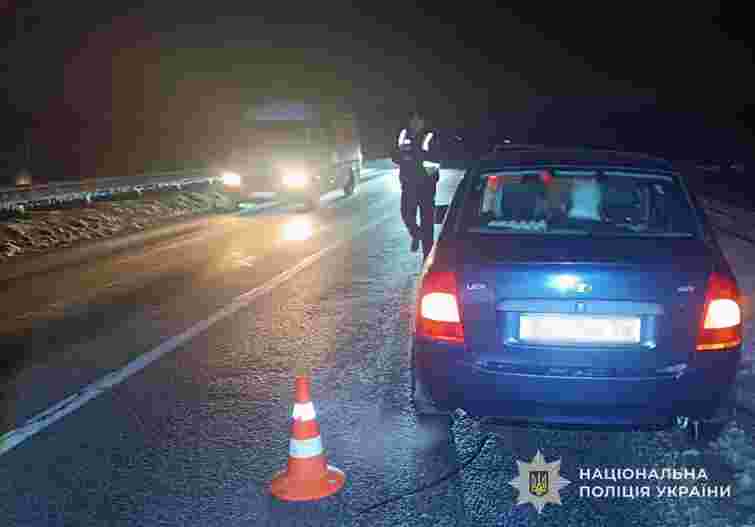 На Львівщині водій автомобіля ВАЗ на смерть збив 42-річного пішохода
