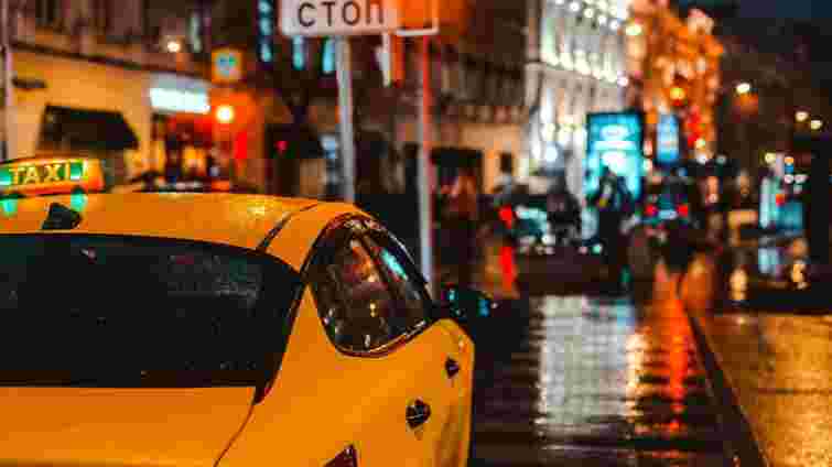 Uklon і Bolt нададуть знижки в комендантську годину для пасажирів поїздів