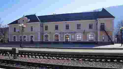 Начальниця залізничного вокзалу в Яремчі привласнила понад 500 тис. грн за зберігання багажу