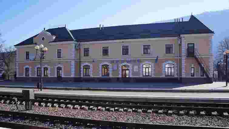 Начальниця залізничного вокзалу в Яремчі привласнила понад 500 тис. грн за зберігання багажу