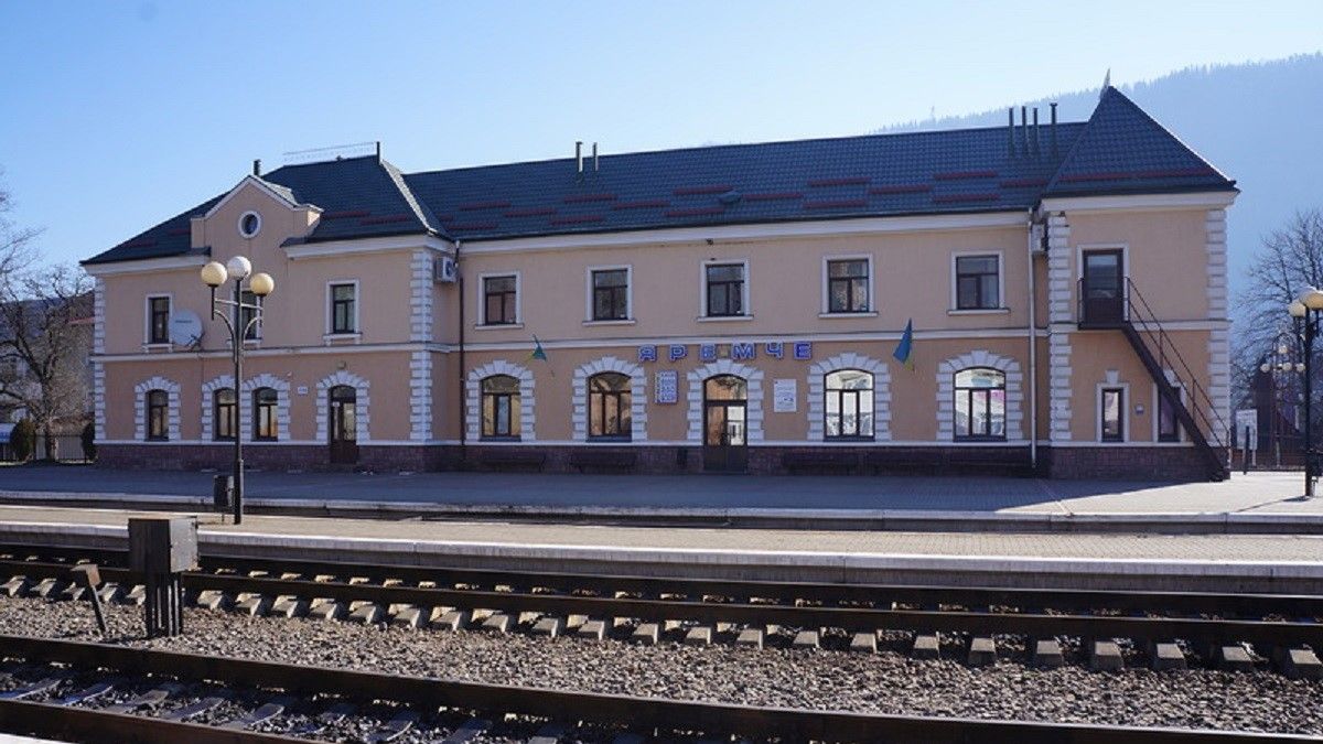 Начальниця залізничного вокзалу в Яремчі привласнила понад 500 тис. грн за зберігання багажу