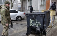 У Миколаєві в сміттєвому контейнері виявили немовля