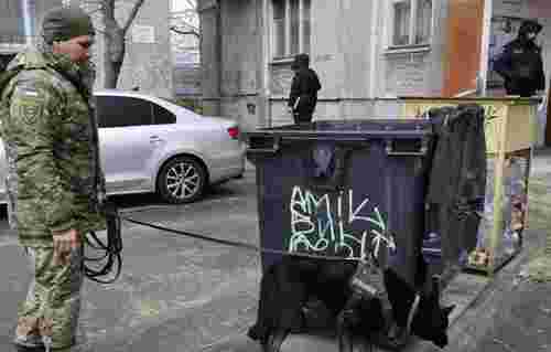 У Миколаєві в сміттєвому контейнері виявили немовля