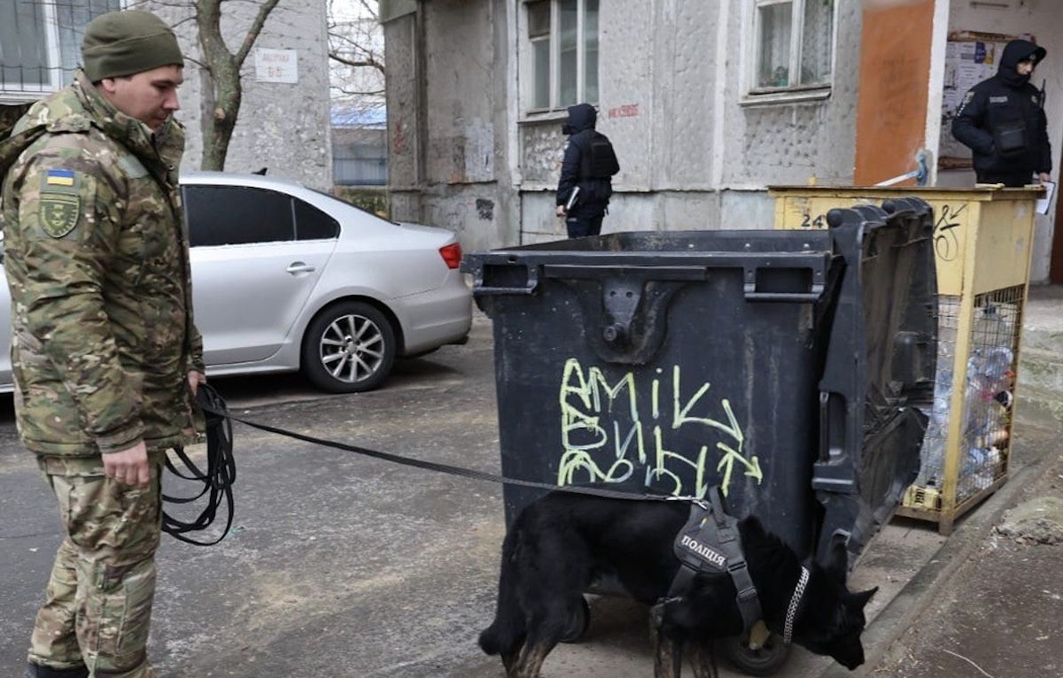 У Миколаєві в сміттєвому контейнері виявили немовля