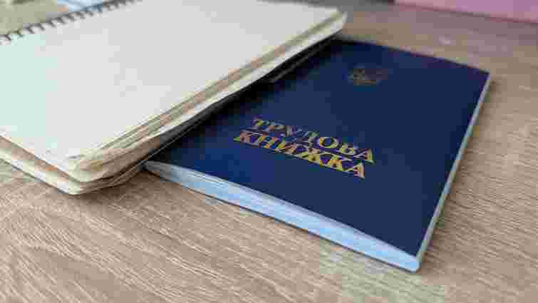 Кому можуть зарахувати періоди навчання до страхового стажу і що для цього треба