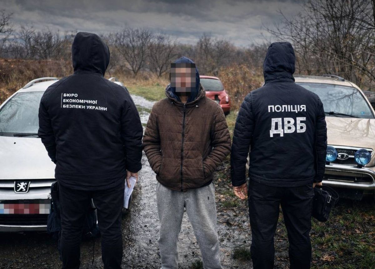 Буковинець завіз 12 авто як гуманітарну допомогу і продав