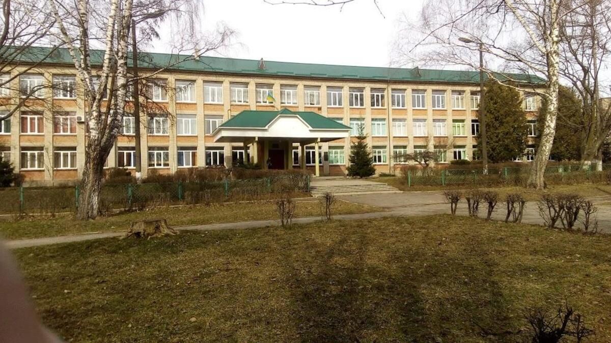 Вчителі сокальського ліцею продовжують навчати учнів попри заборону з відділу освіти