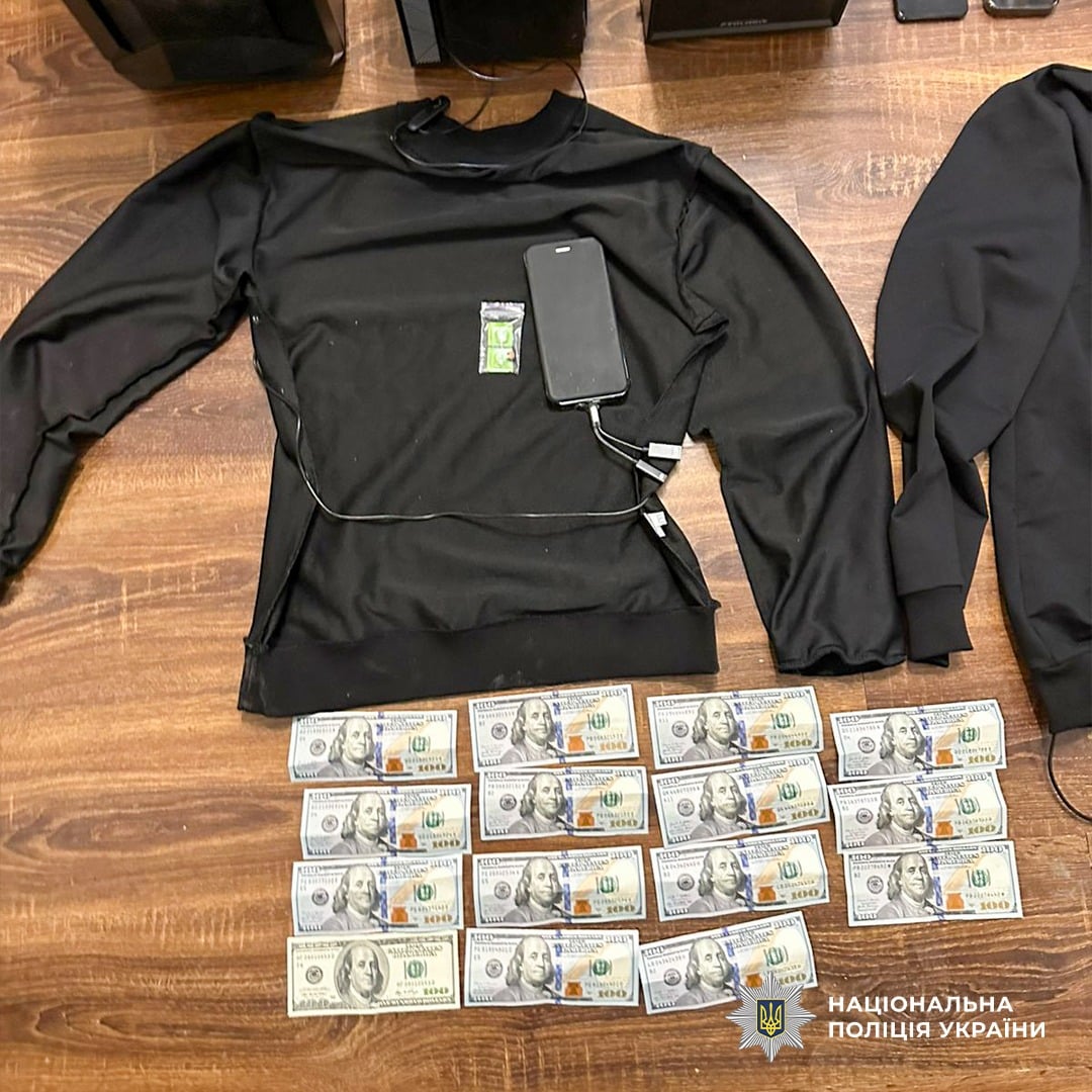 Прилади для спостереження зловмисники майстрували власноруч