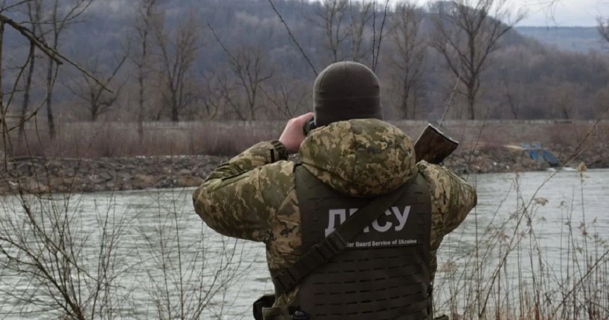 На Закарпатті оштрафували прикордонника за допомогу контрабандистам