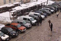 Хор «Гомін» з партнерами передали 25 автівок ЗСУ