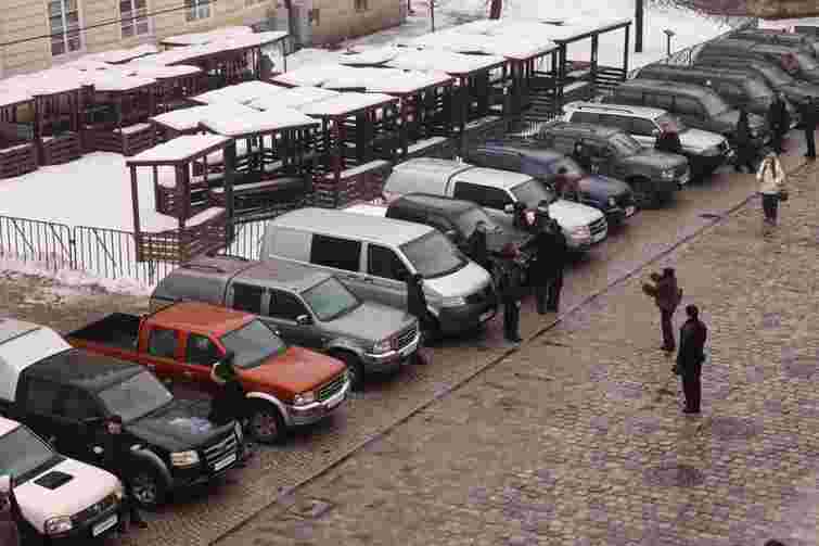 Хор «Гомін» з партнерами передали 25 автівок ЗСУ