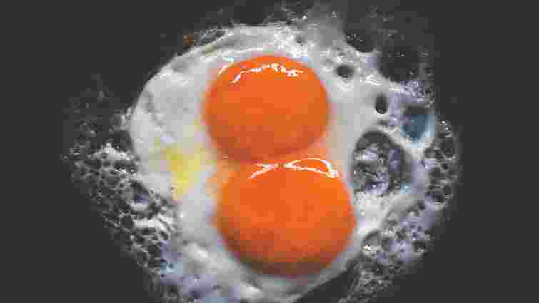 Щоб не підгоріли і не втратили смак: на якій олії найкраще смажити яйця