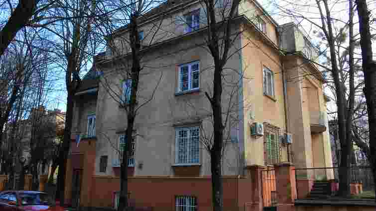 Разовий дохід чи система реабілітації? Що ми втрачаємо, продаючи медичні заклади