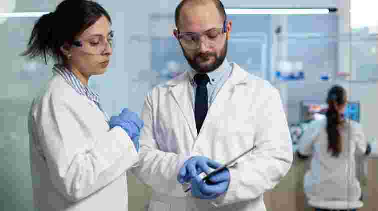 Володимир Зеленський підписав указ про масштабне збільшення президентських грантів для вчених