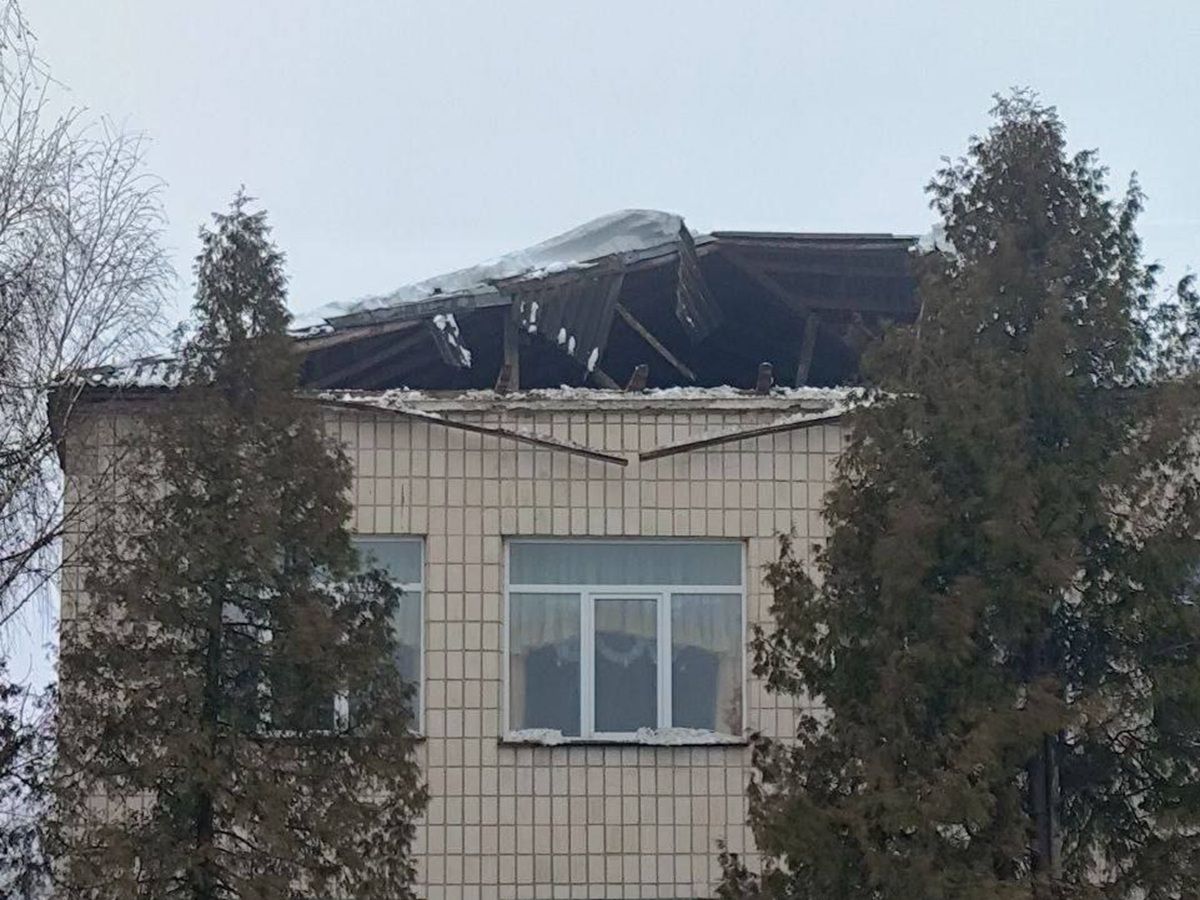 У Бережанах  під вагою снігу обвалився дах ліцею