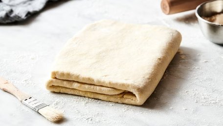 Ці рухи дуже важливі: як правильно розкачувати листкове тісто