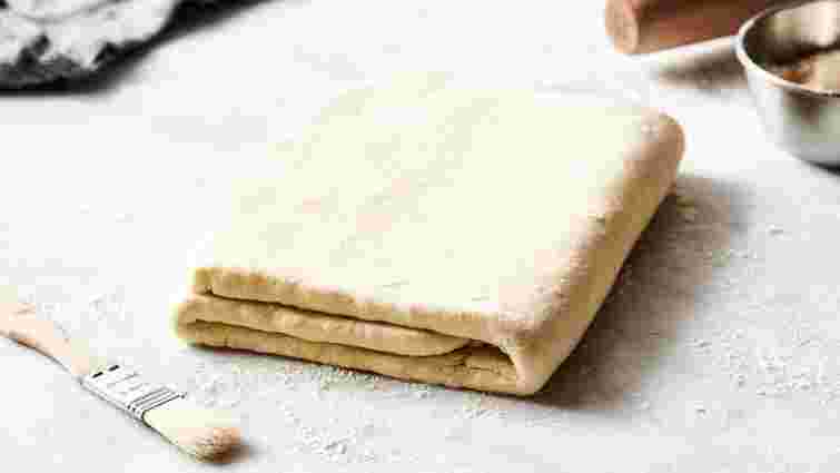 Ці рухи дуже важливі: як правильно розкачувати листкове тісто