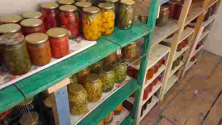 Без сирості і грибка: як зберегти овочі сухими в погребі до весни