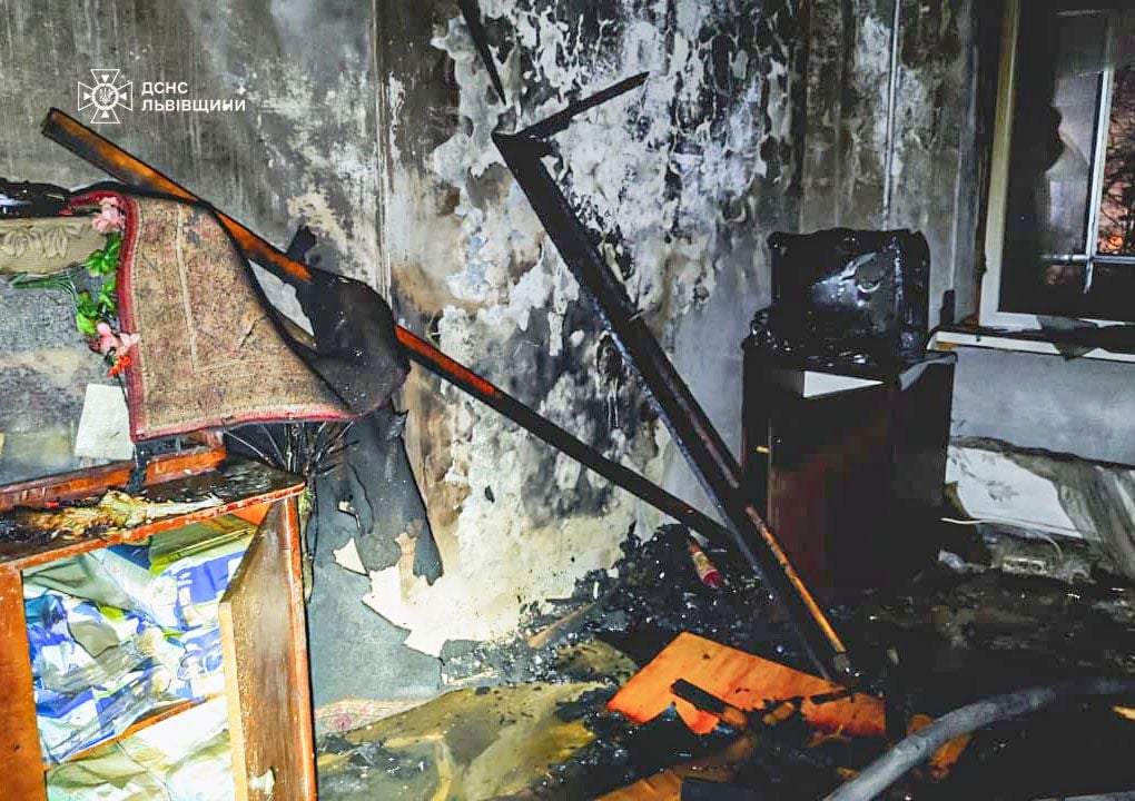 У квартирі згоріли домашні речі, причину пожежі з'ясовують