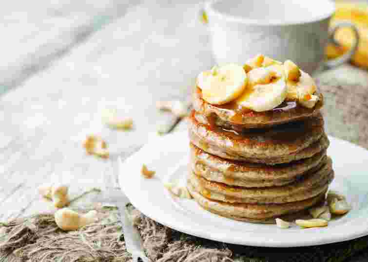 Вівсяні млинці з бананом на сніданок. Рецепт дня