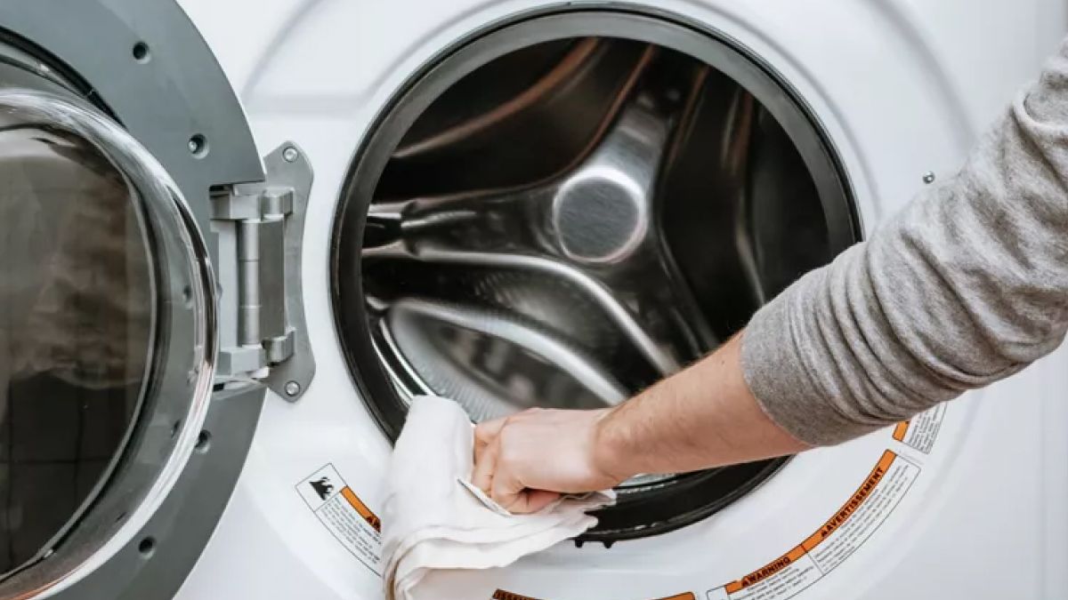 Одяг знову пахнутиме свіжістю: як очистити манжет пральної машини від цвілі