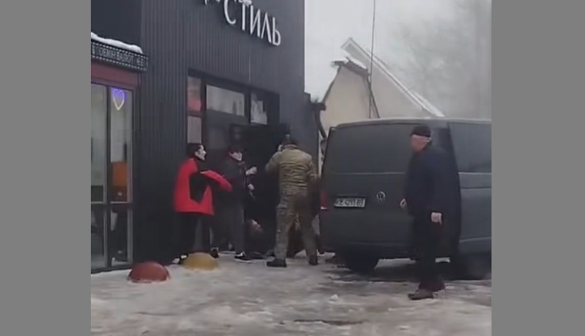 Прикордонники побилися з місцевими жителями та застосували зброю в селі на Буковині 