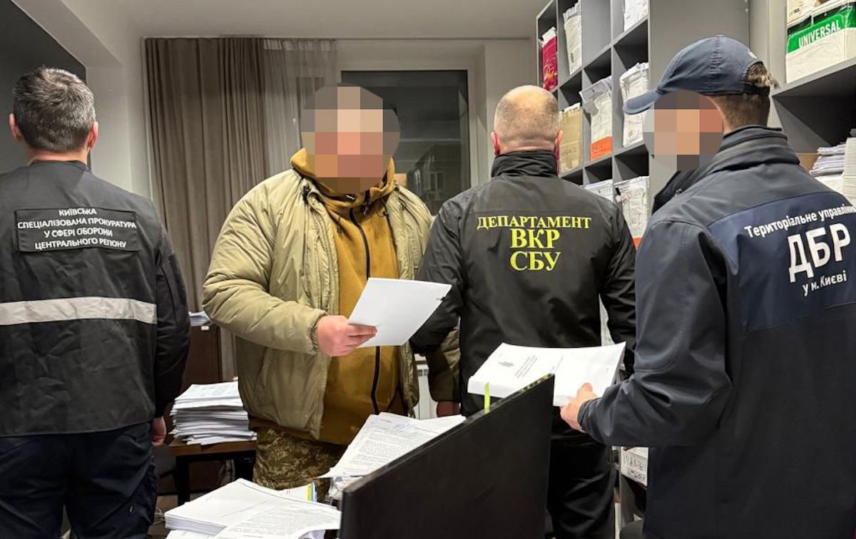 На Київщині ДБР викрило командира частини на хабарях від підлеглих за неофіційні відпустки