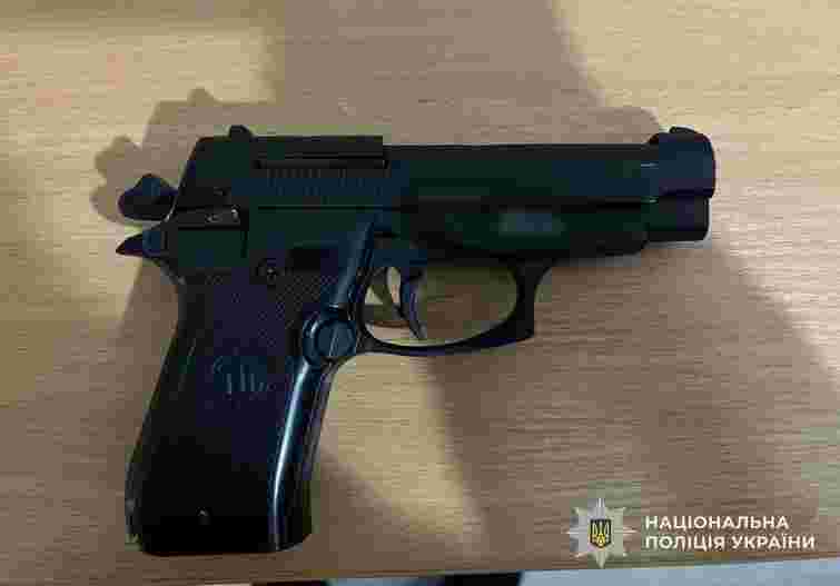 Рецидивіст з 18-річним спільником зі стріляниною пограбували мешканця Закарпаття