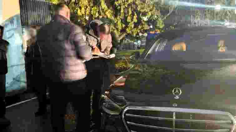 За брехню в декларації в ужгородського депутата від ОПЗЖ вилучили два елітні Mercedes-Benz