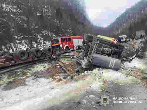 Двоє людей загинули в автотрощі на Абранському перевалі Закарпаття