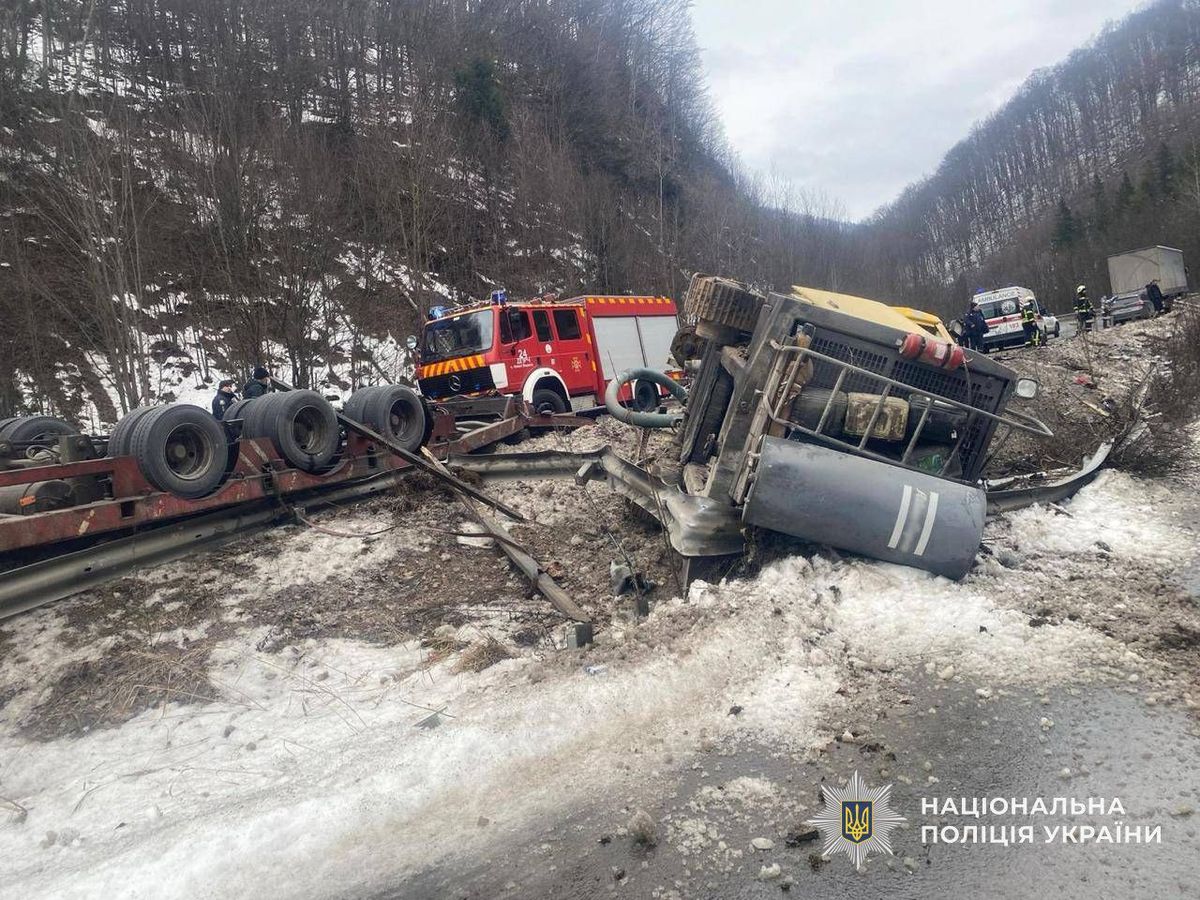 Подружня пара загинула у ДТП з вантажівкою на Абранському перевалі Закарпаття