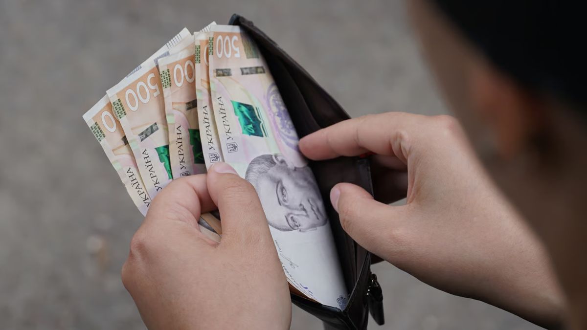 Середня зарплата в Україні перевищила 30 тис. грн