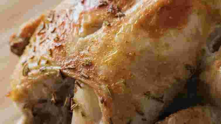 Забудьте про суху курятину: ось кілька секретів приготування від професійних кухарів