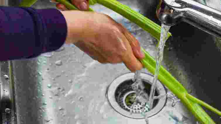 Мʼясо і не тільки: ніколи не мийте ці продукти перед готуванням