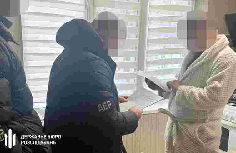 ДБР підозрює експоліцейського Київщини у шахрайстві на понад 8 млн грн