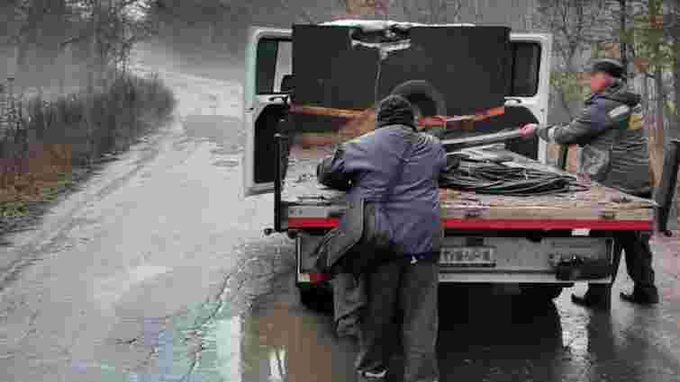 На Донеччині росіяни вдарили по авто комунальників, є загиблий та поранені