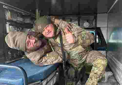 На Донеччині поранений військовий ЗСУ потрапив у полон росіян та переконав їх здатися