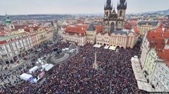 У Празі тисячі чехів вийшли на мітинг для підтримки президента 