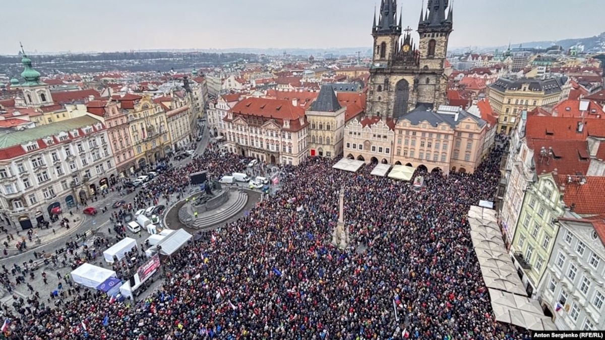 У Празі тисячі чехів вийшли на мітинг для підтримки президента 