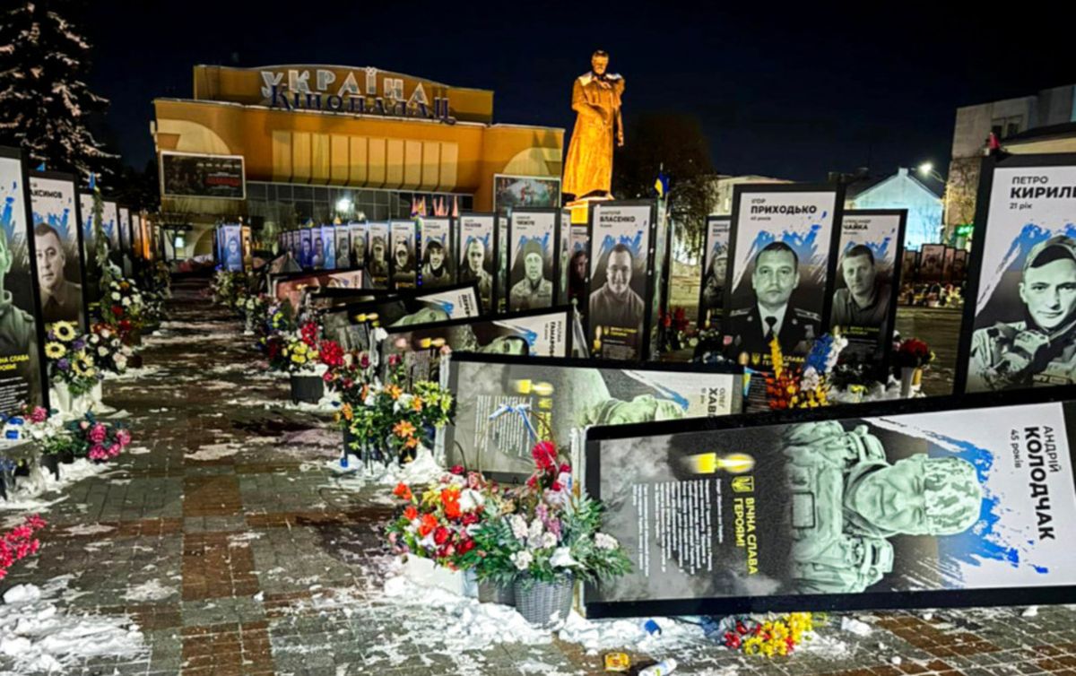 Переселенка уникла покарання за перекидання портретів полеглих воїнів у Рівному