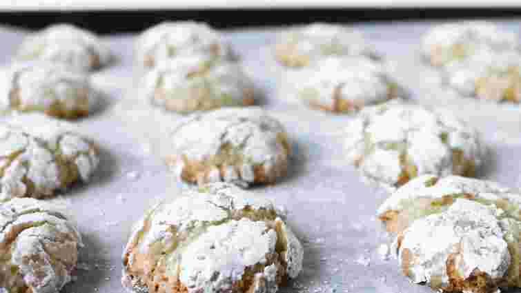 Печиво розпливається на деку під час випікання: у чому причина і як цього уникнути