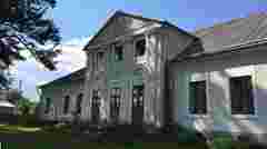 Палац вірменської родини у Новій Скваряві, що став сільрадою