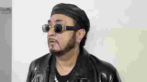 Журналісти викрили схему виїзду чоловіків за кордон під виглядом музикантів Петра Чорного