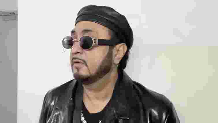 Журналісти викрили схему виїзду чоловіків за кордон під виглядом музикантів Петра Чорного