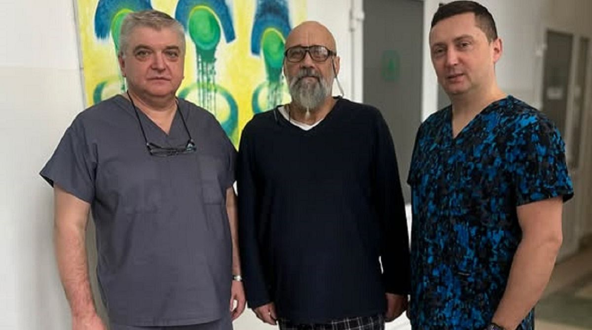 62-річний мешканець Львівщини мало не помер через кісточку персика