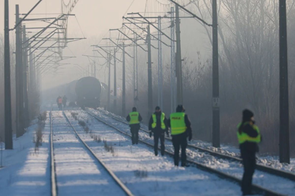 У Польщі сталася аварія на залізничній колії, що веде до України