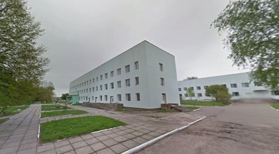 Аптека розташована в будівлі районної поліклініки в Сокалі (фото Google Maps)